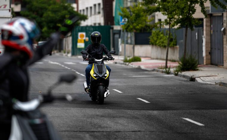 Italjet-Dragster-2022-estaticas-urbano - 7