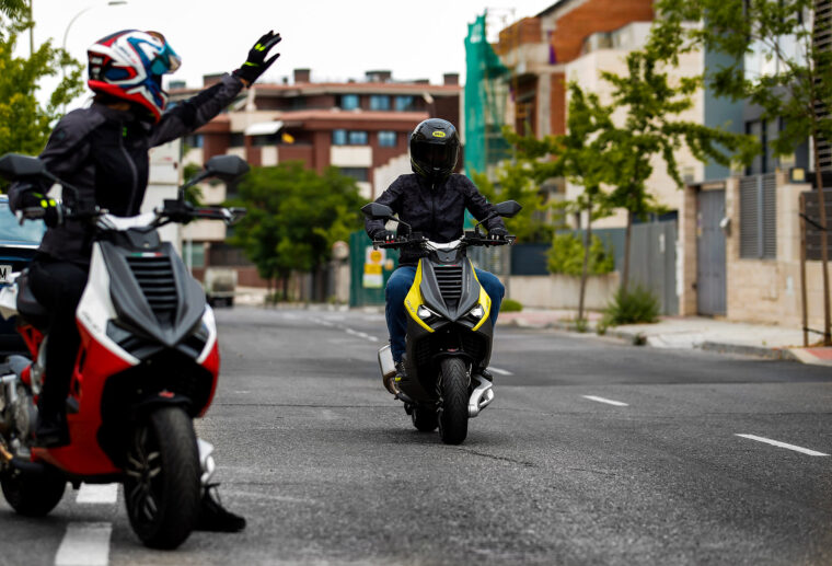 Italjet-Dragster-2022-estaticas-urbano - 8