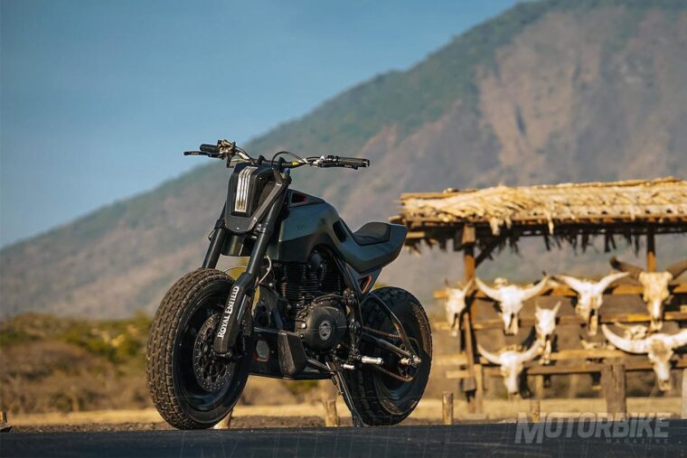 Royal-Enfield-Himalayan-Smoked-Garage-3