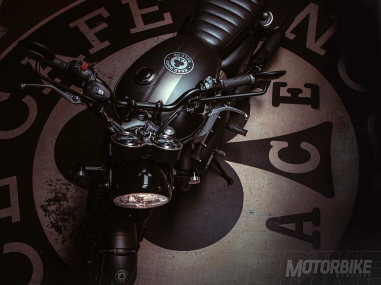 Triumph_Bonneville_T120_Ace_4