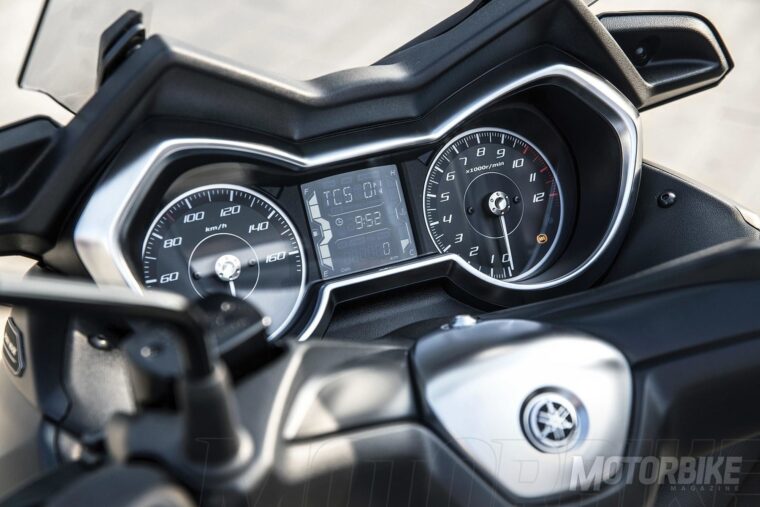 Yamaha-XMax-300-Iron-Max-2019-12