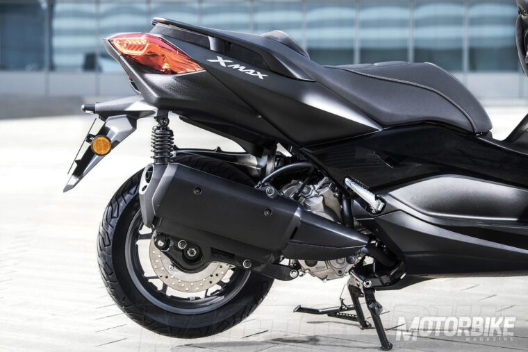 Yamaha-XMax-300-Iron-Max-2019-13