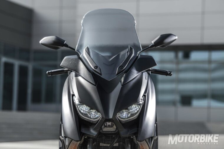 Yamaha-XMax-300-Iron-Max-2019-16