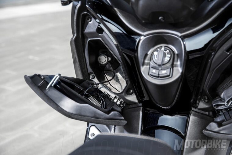 Yamaha-XMax-300-Iron-Max-2019-18