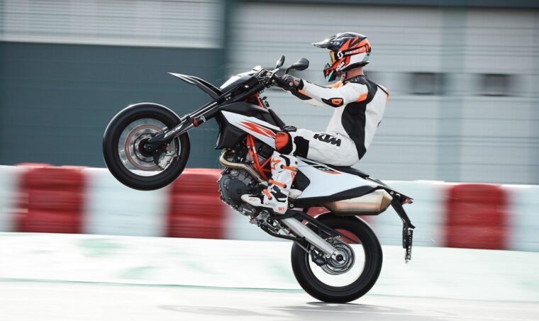 KTM-690-SMC-R-circuito