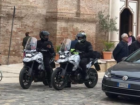 BikeLeaks. Suzuki DR-Big 2020: ¡Primera foto espía de la nueva 'Dessert Express'! 8 Suzuki DR1000 Big 2020 BikeLeaks