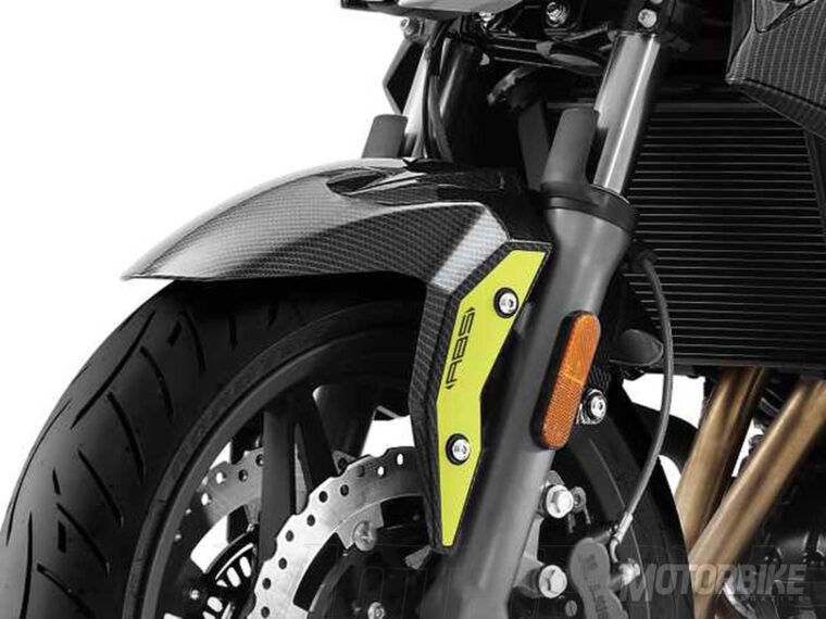 CFMoto-650NK-Isla-de-Man-2019-05