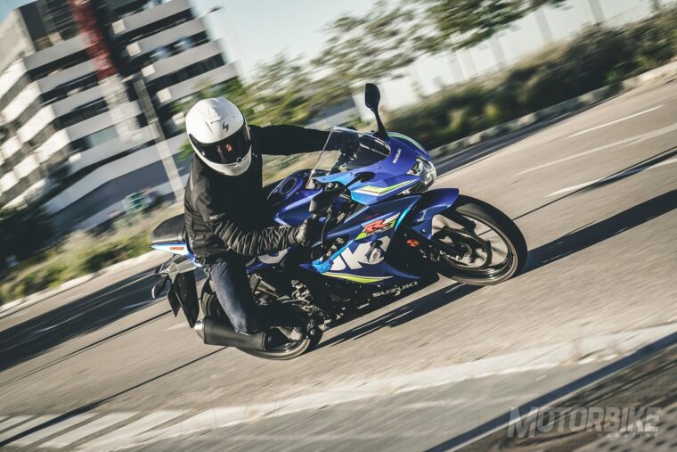 Kawasaki-Ninja-125-vs-Suzuki-GSX-R-125 (30)