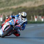 TT Isla de Man 2019: Peter Hickman gana la segunda carrera de Supersport y la de Superstock