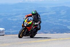 Rennie Scaysbrook se hace con la victoria en un Pikes Peak 2019 teñido de negro 7 rennie scaysbrook pikes peak 2019 aprilia tuono 2
