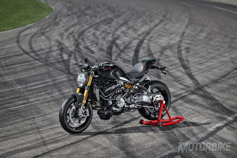 Ducati-Monster-1200-S-2020-Black-on-black - 3