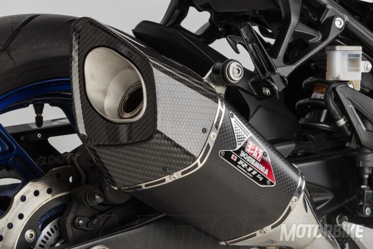 Suzuki-GSX-S750-A2-escape-Yoshimura-carbono