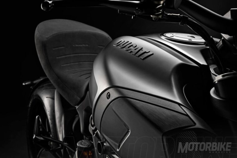 Ducati-Diavel-1260-2020-06