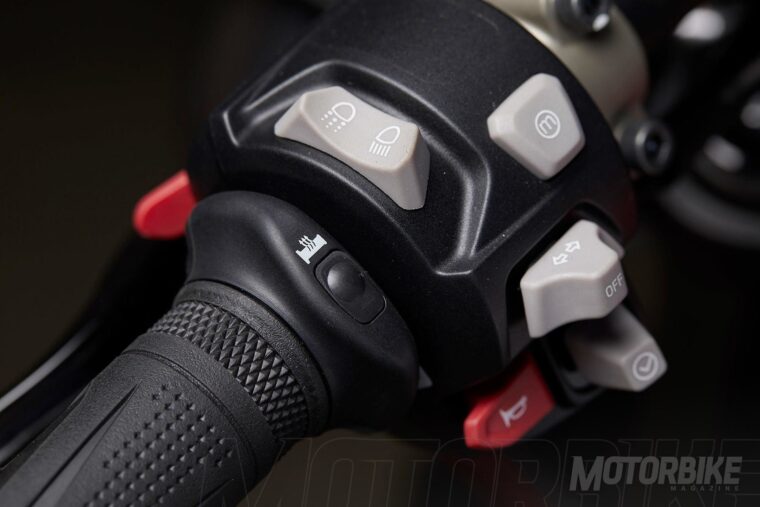 Triumph-Street-Triple-RS-765-2020-detalles - 11