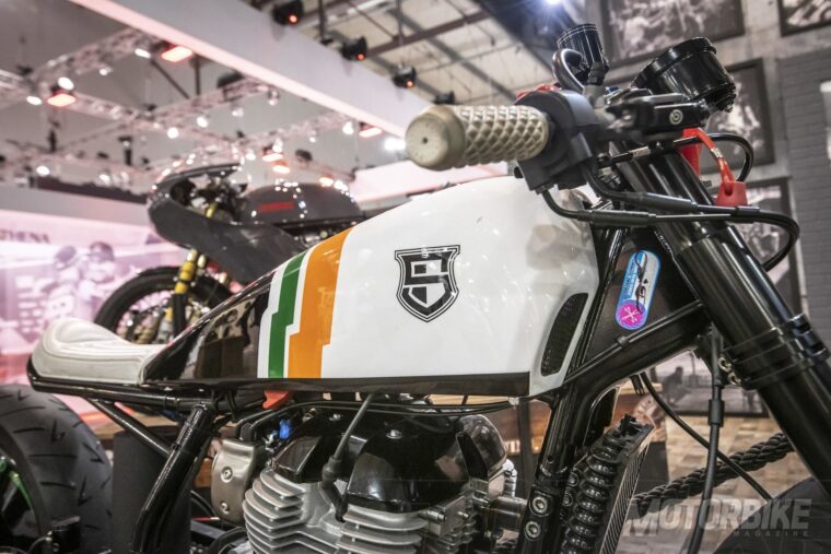 Royal Enfield y sus motos customizadas en el EICMA 2019 11 Royal Enfield Two Smoking Barrels