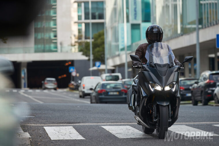 Yamaha-TMAX-2020-pruebaMBK004