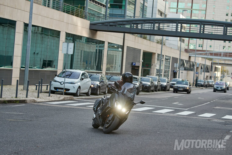 Yamaha-TMAX-2020-pruebaMBK012