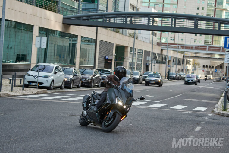 Yamaha-TMAX-2020-pruebaMBK013