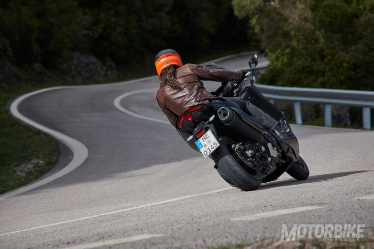 Yamaha-TMAX-2020-pruebaMBK022