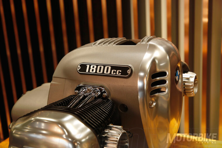 BMW-R-18-motor-18