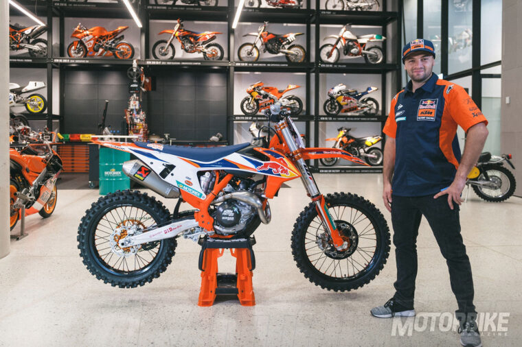 KTM 450 SX-F Factory Edition 2020 1 KTM 450 SX F Factory Edition 2020 02
