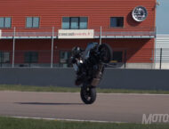 Suzuki Katana Sarah Lezito stunt 04