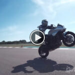 [Vídeo] Stunt con una Suzuki Katana y Sarah Lezito