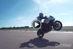 Suzuki Katana Sarah Lezito stunt play