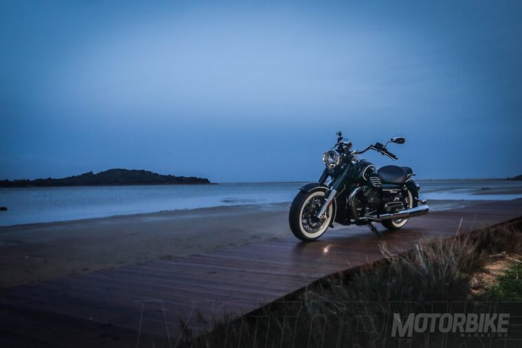 Moto-Guzzi-Eldorado-2019-noche