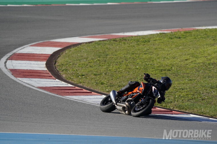 Prueba-KTM-1290-Super-Duke-R-2020-07