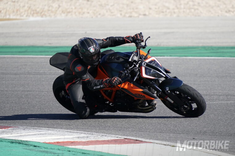 Prueba-KTM-1290-Super-Duke-R-2020-15