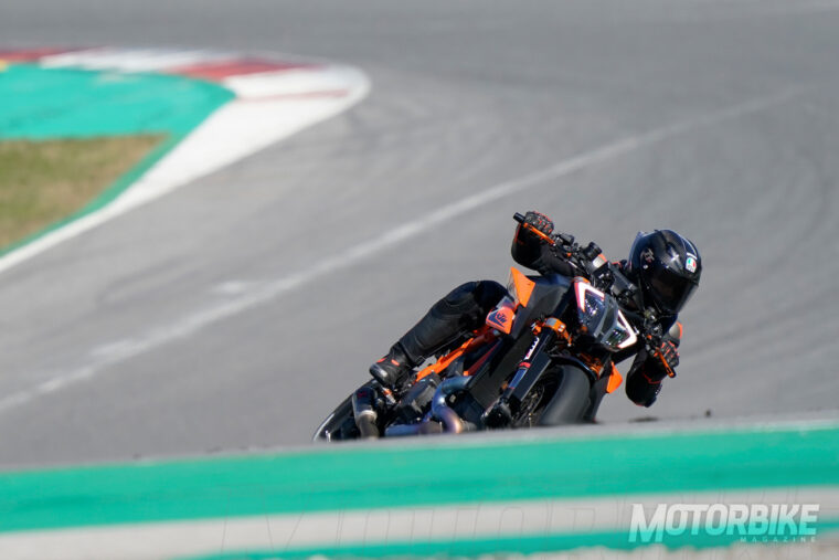Prueba-KTM-1290-Super-Duke-R-2020-16