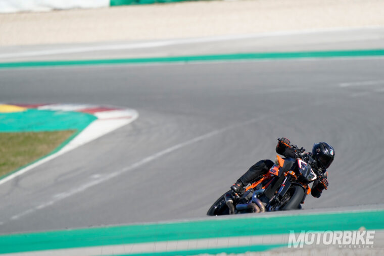 Prueba-KTM-1290-Super-Duke-R-2020-17