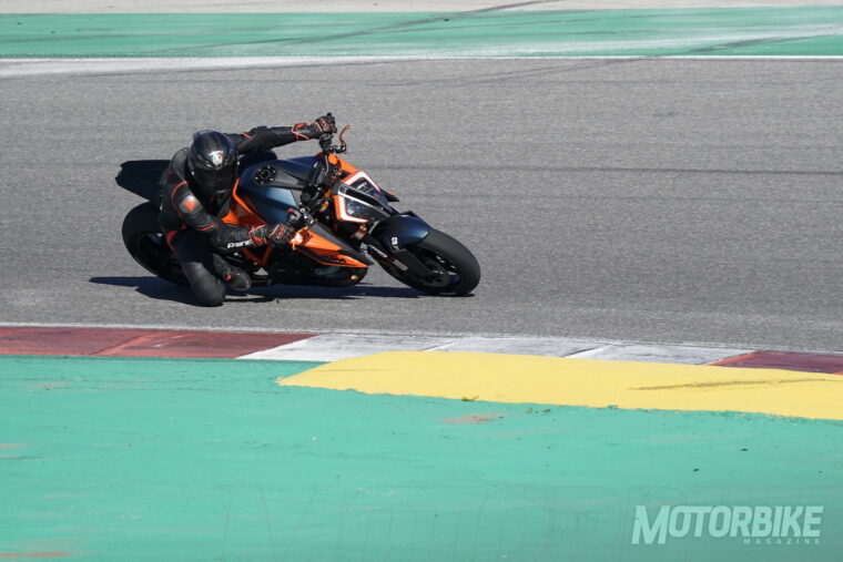 Prueba-KTM-1290-Super-Duke-R-2020-21