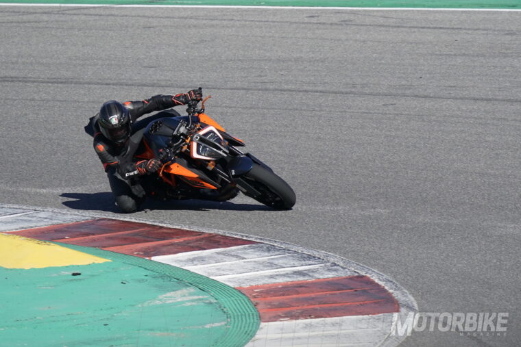 Prueba-KTM-1290-Super-Duke-R-2020-22