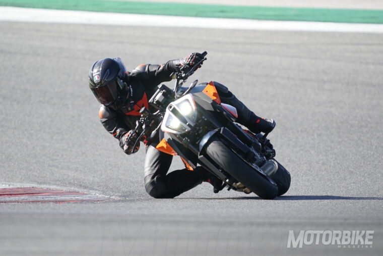Prueba-KTM-1290-Super-Duke-R-2020-25