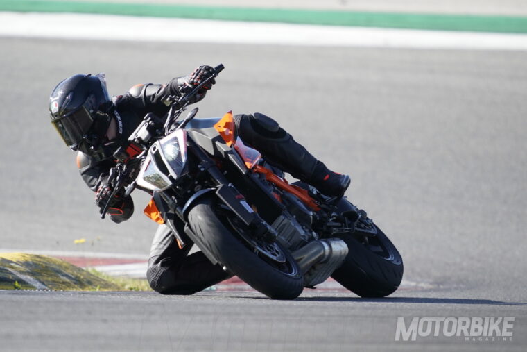 Prueba-KTM-1290-Super-Duke-R-2020-26