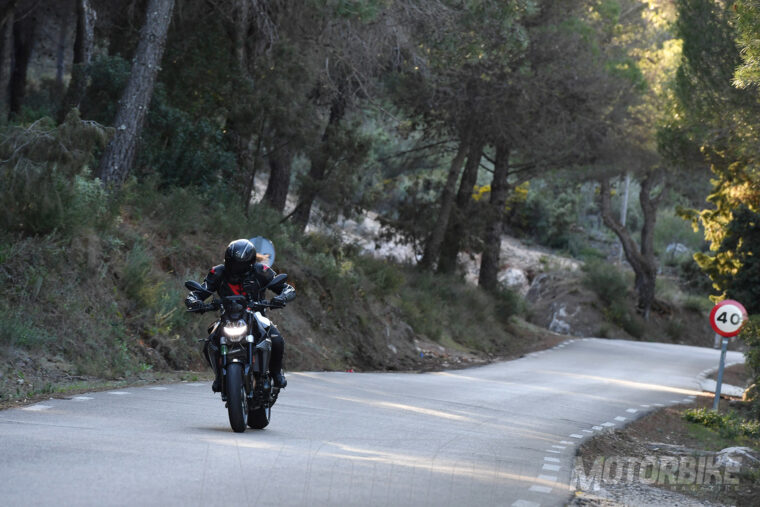 BMW-F-900-R-2020-presentacion-prueba-01