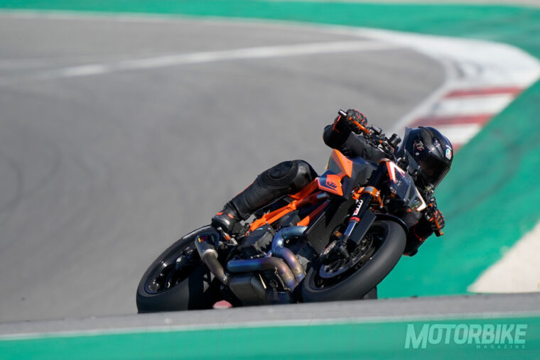 Prueba-KTM-1290-Super-Duke-R-2020-19