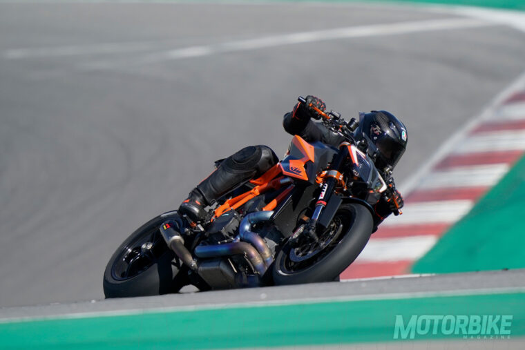 Prueba-KTM-1290-Super-Duke-R-2020-20