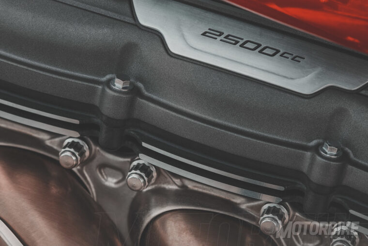 Triumph Rocket 3 R - GT - 2020 Prueba--11