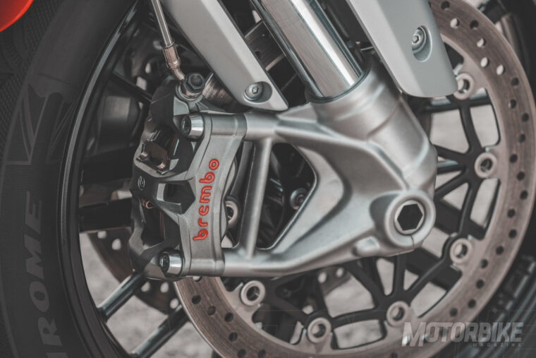 Triumph Rocket 3 R - GT - 2020 Prueba--16