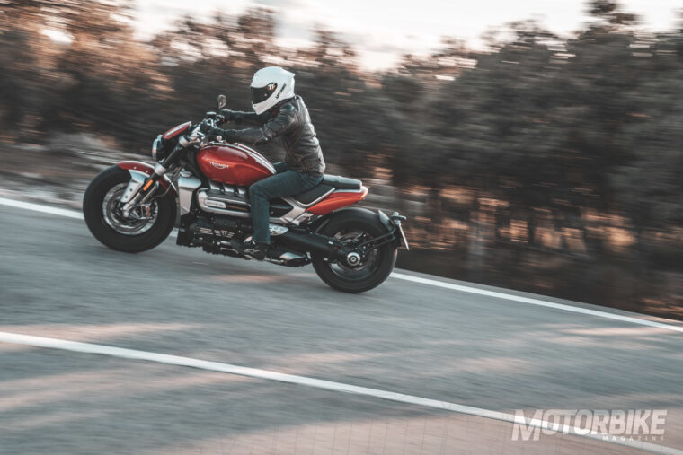 Triumph-Rocket-3-R-GT-2020prueba-01