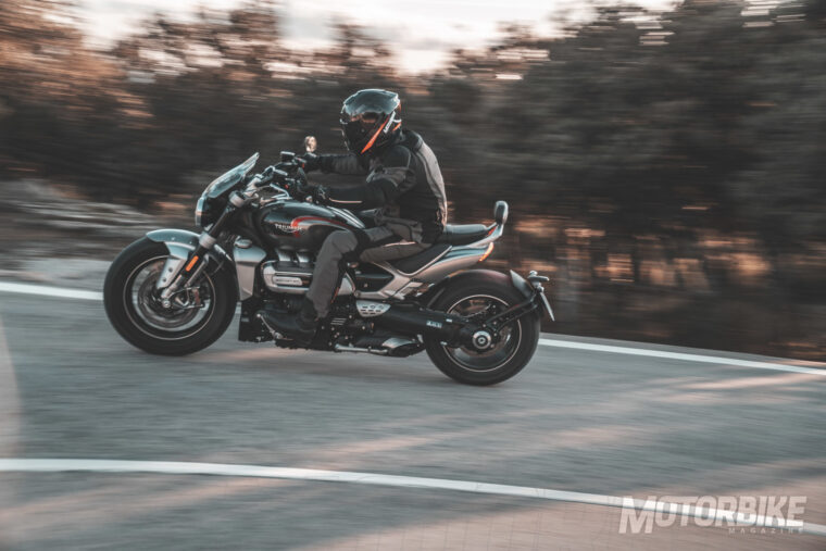 Triumph-Rocket-3-R-GT-2020prueba-02