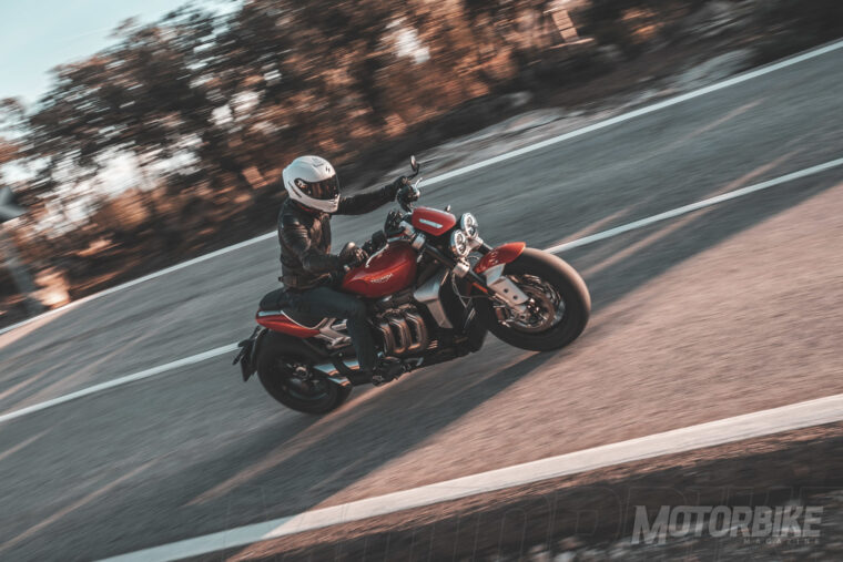 Triumph-Rocket-3-R-GT-2020prueba-05