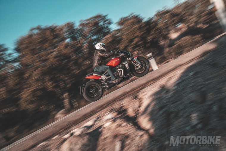Triumph-Rocket-3-R-GT-2020prueba-06