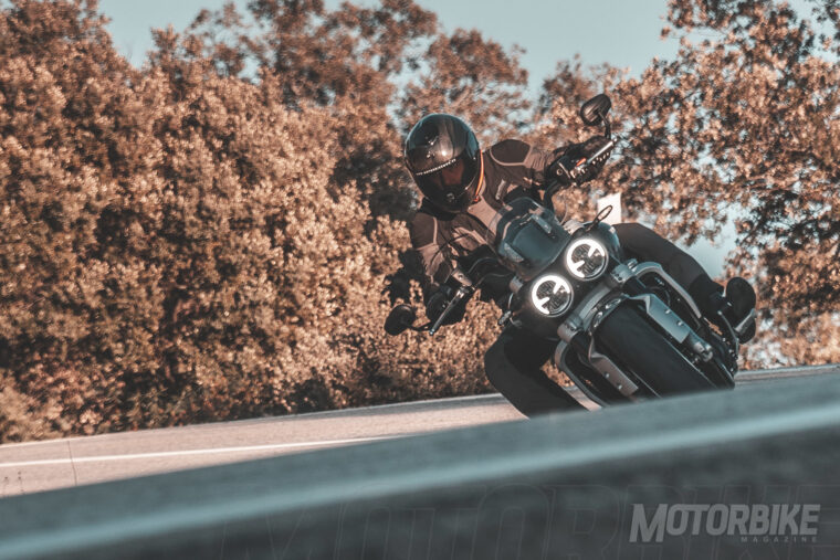 Triumph-Rocket-3-R-GT-2020prueba-07