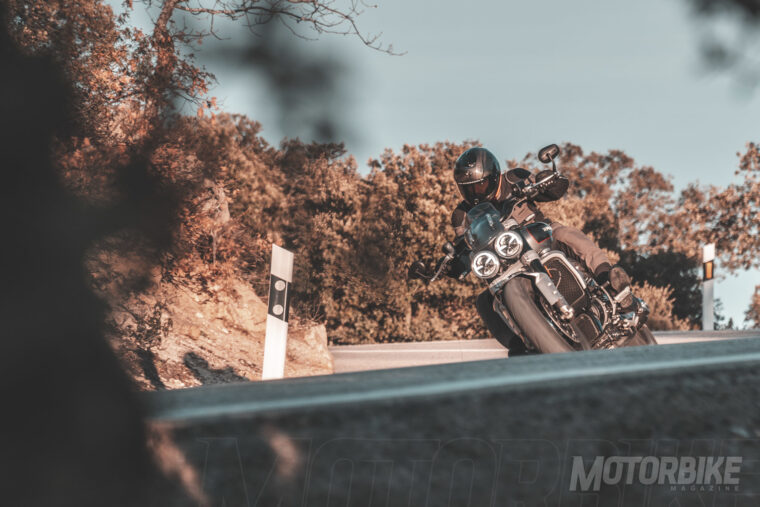 Triumph-Rocket-3-R-GT-2020prueba-08