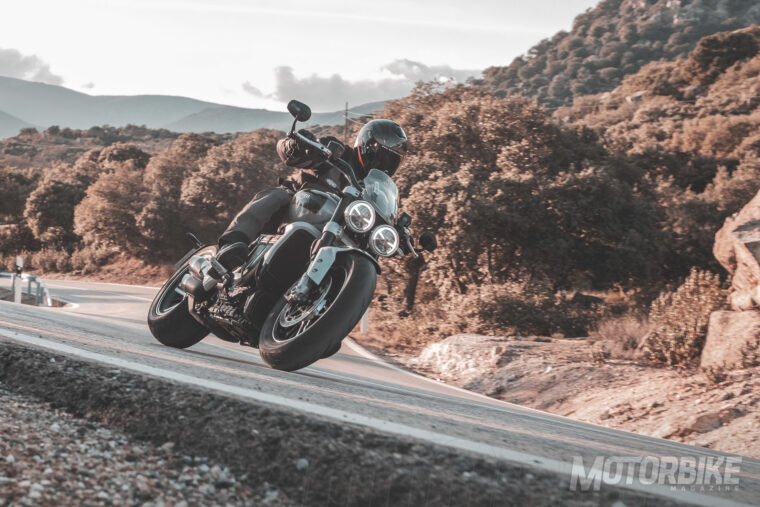 Triumph-Rocket-3-R-GT-2020prueba-10