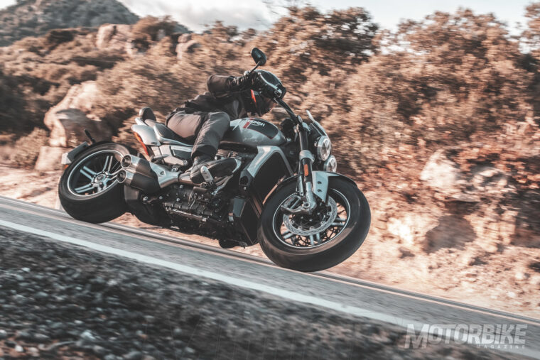 Triumph-Rocket-3-R-GT-2020prueba-11